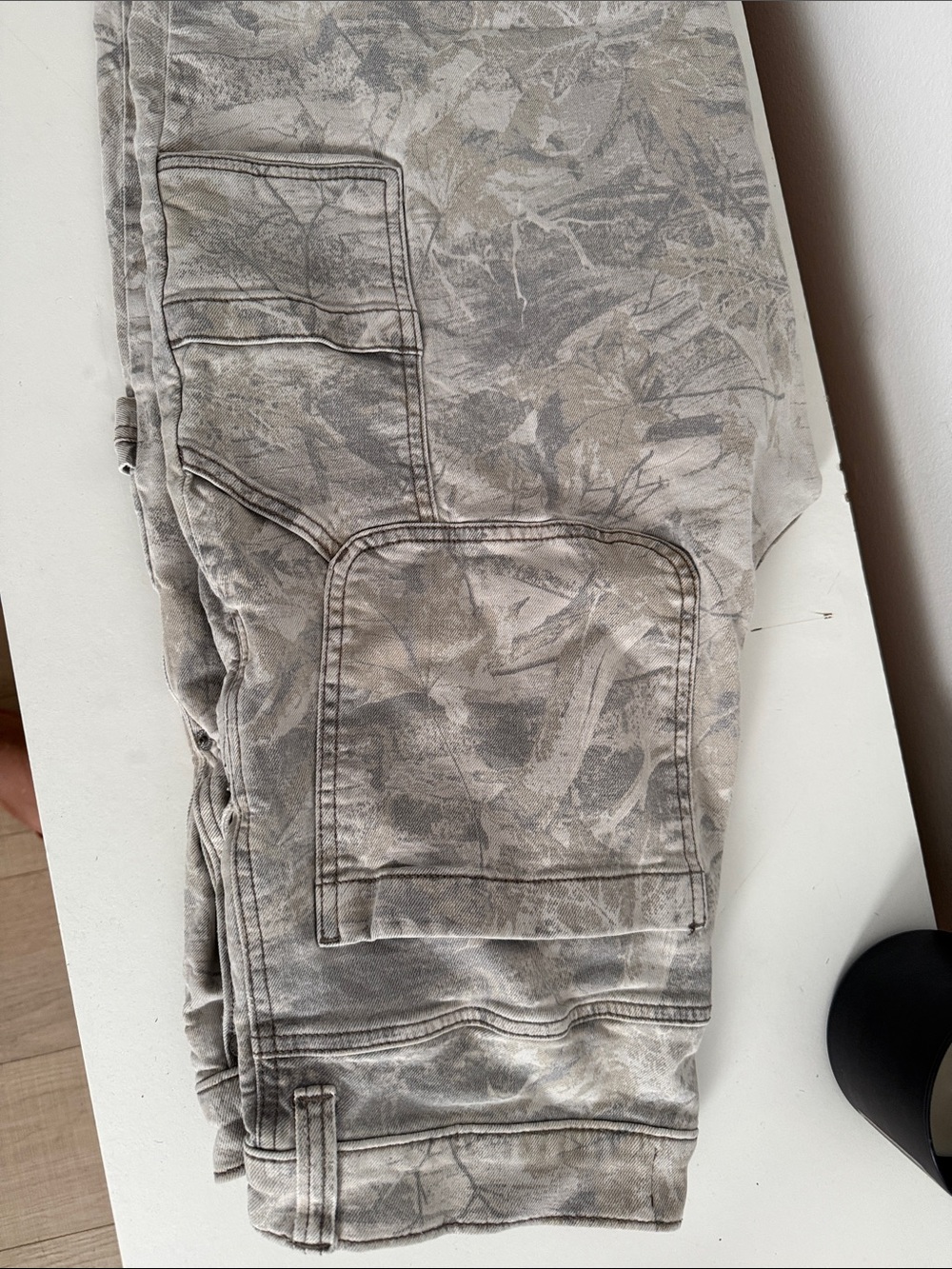 Hollister Men's Light Gray Camouflage Pocket Jeans